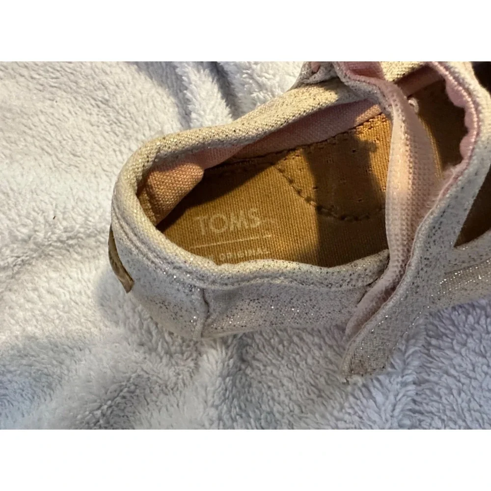 TOMS Mary Jane Sparkle Gold Shimmer Hook and Loop Strap Toddler Shoes Size‎ 6